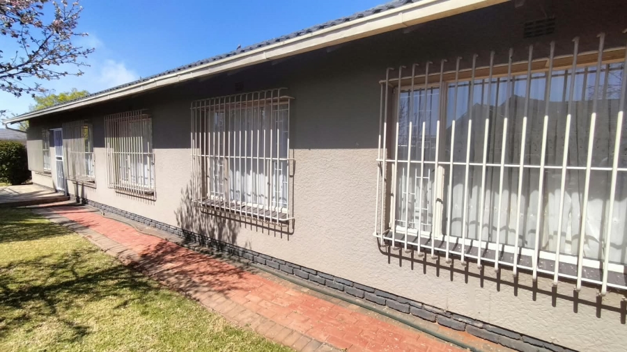 3 Bedroom Property for Sale in Helikonpark Gauteng