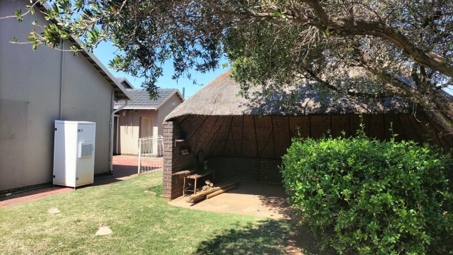 3 Bedroom Property for Sale in Helikonpark Gauteng