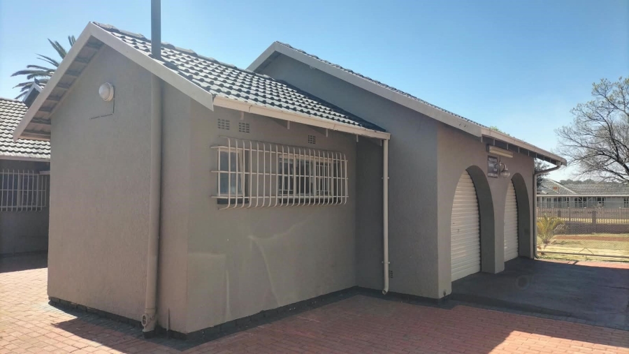 3 Bedroom Property for Sale in Helikonpark Gauteng