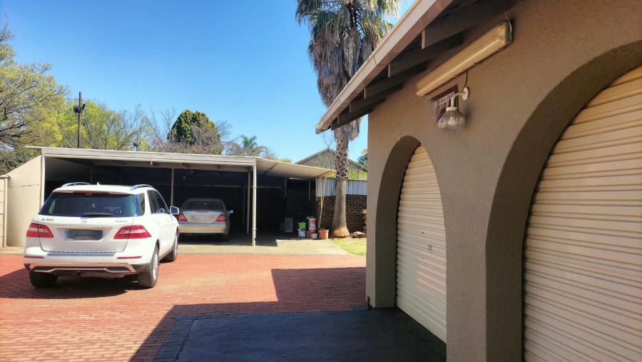 3 Bedroom Property for Sale in Helikonpark Gauteng