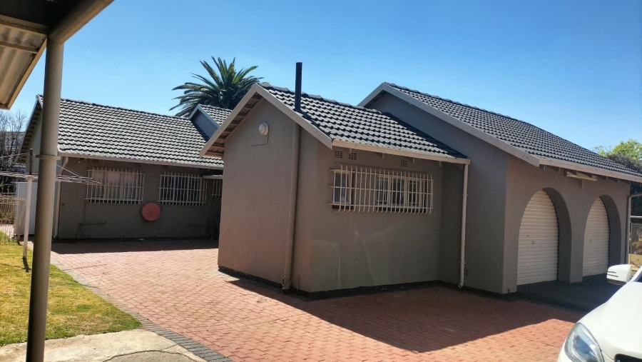 3 Bedroom Property for Sale in Helikonpark Gauteng