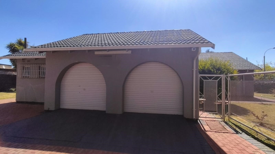 3 Bedroom Property for Sale in Helikonpark Gauteng