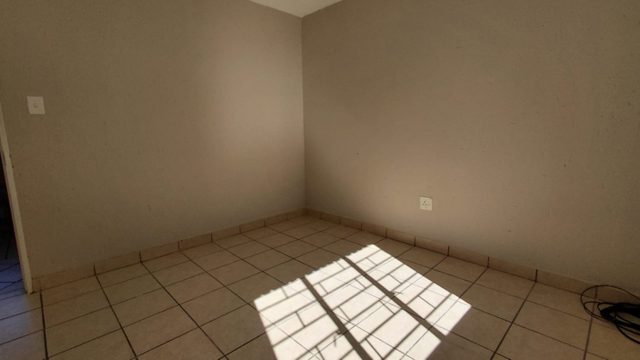 2 Bedroom Property for Sale in Greenhills Gauteng