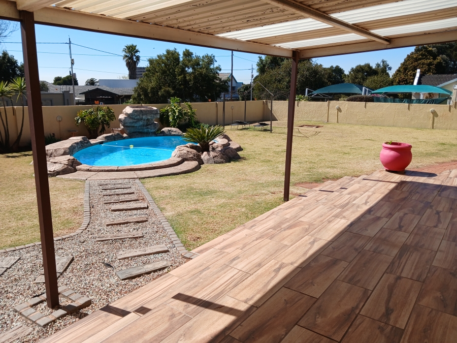 5 Bedroom Property for Sale in Horison Gauteng