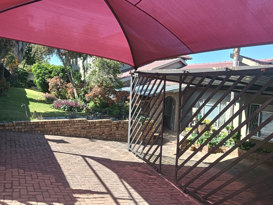 5 Bedroom Property for Sale in Wilro Park Gauteng