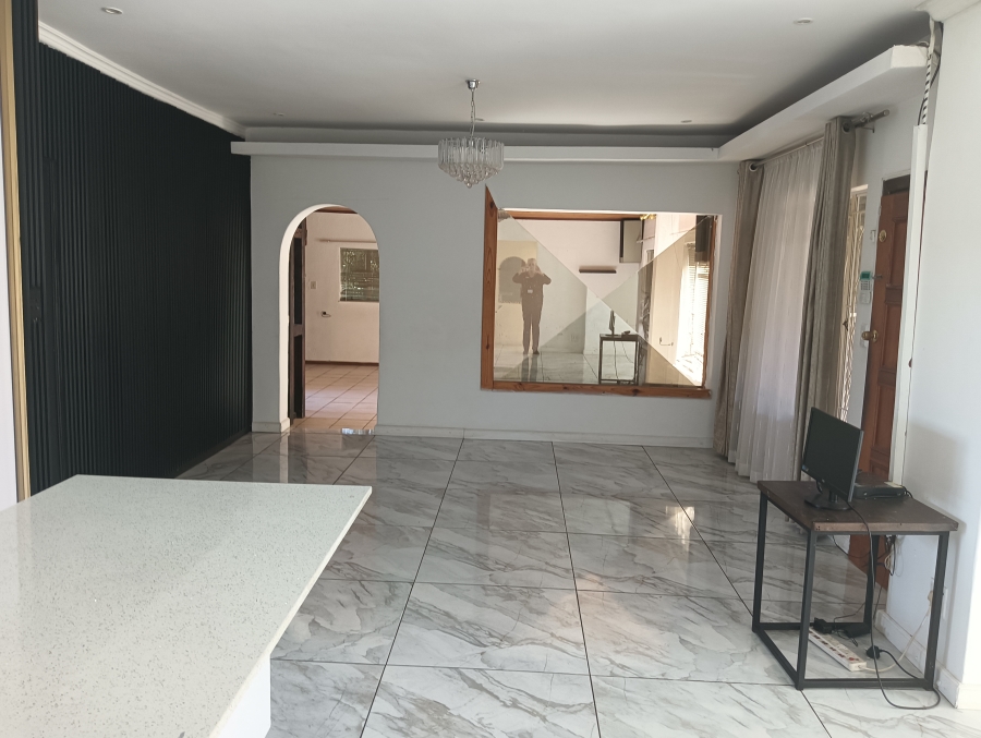 5 Bedroom Property for Sale in Wilro Park Gauteng