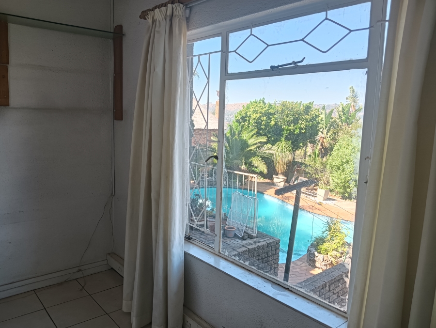 5 Bedroom Property for Sale in Wilro Park Gauteng