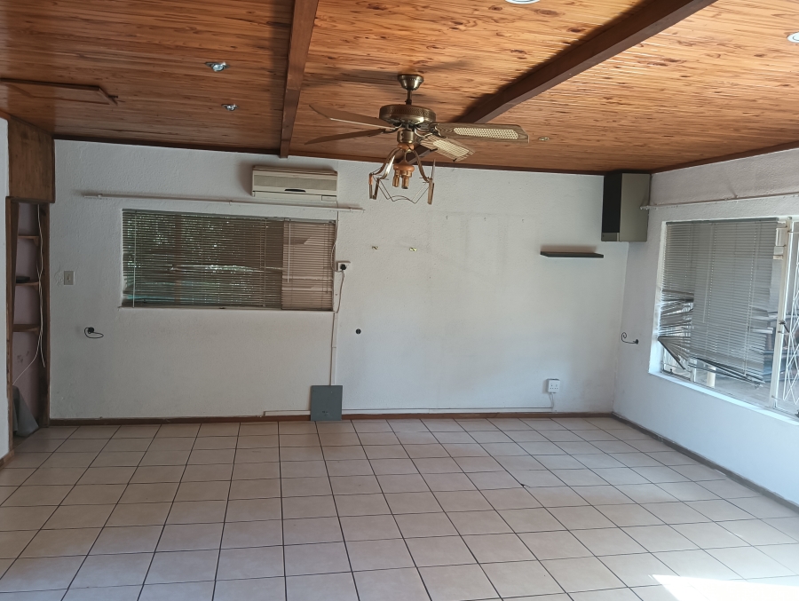 5 Bedroom Property for Sale in Wilro Park Gauteng