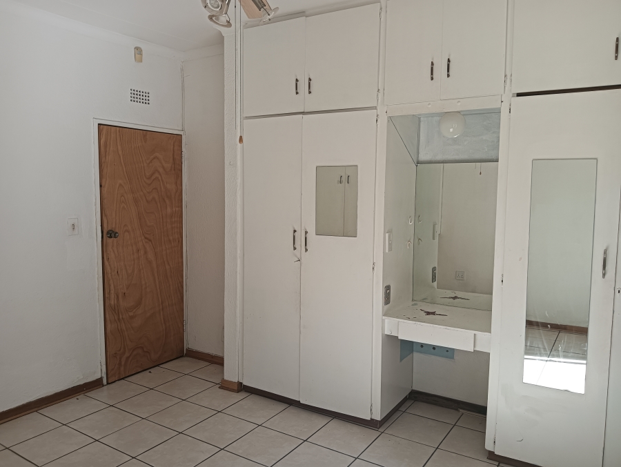 5 Bedroom Property for Sale in Wilro Park Gauteng