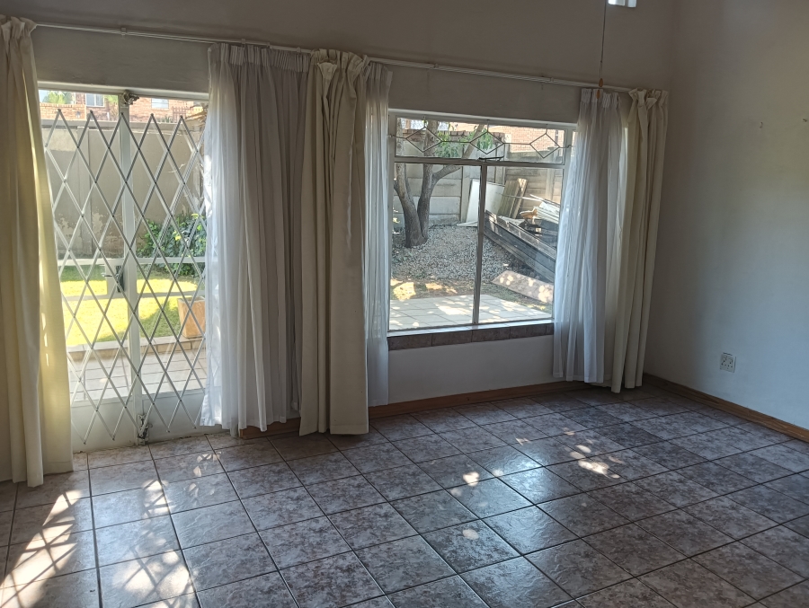 5 Bedroom Property for Sale in Wilro Park Gauteng