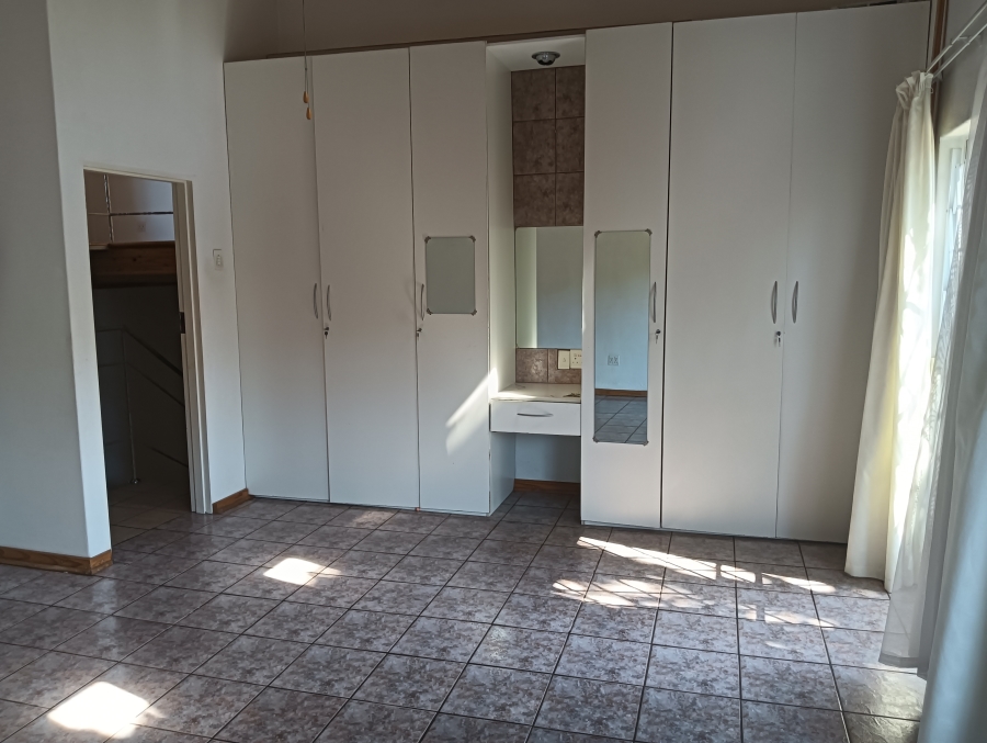 5 Bedroom Property for Sale in Wilro Park Gauteng