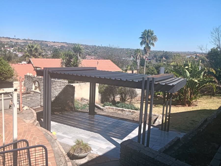 5 Bedroom Property for Sale in Wilro Park Gauteng
