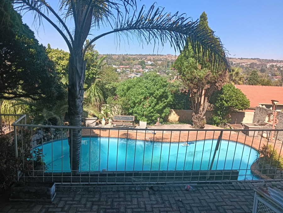 5 Bedroom Property for Sale in Wilro Park Gauteng