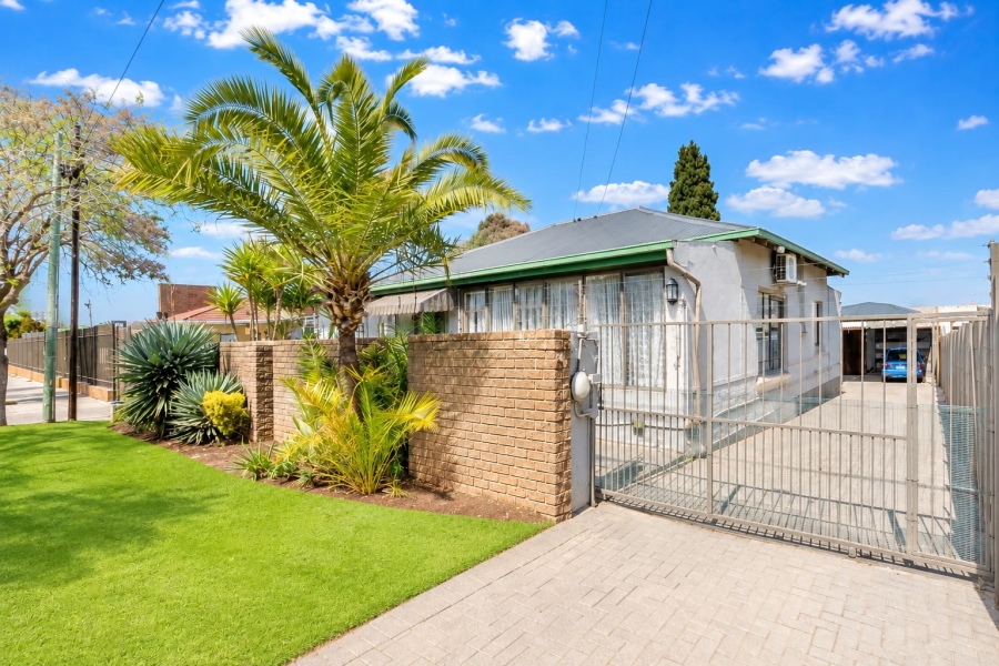 3 Bedroom Property for Sale in Roodepoort North Gauteng