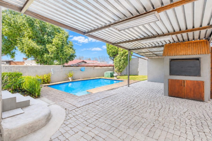 3 Bedroom Property for Sale in Roodepoort North Gauteng