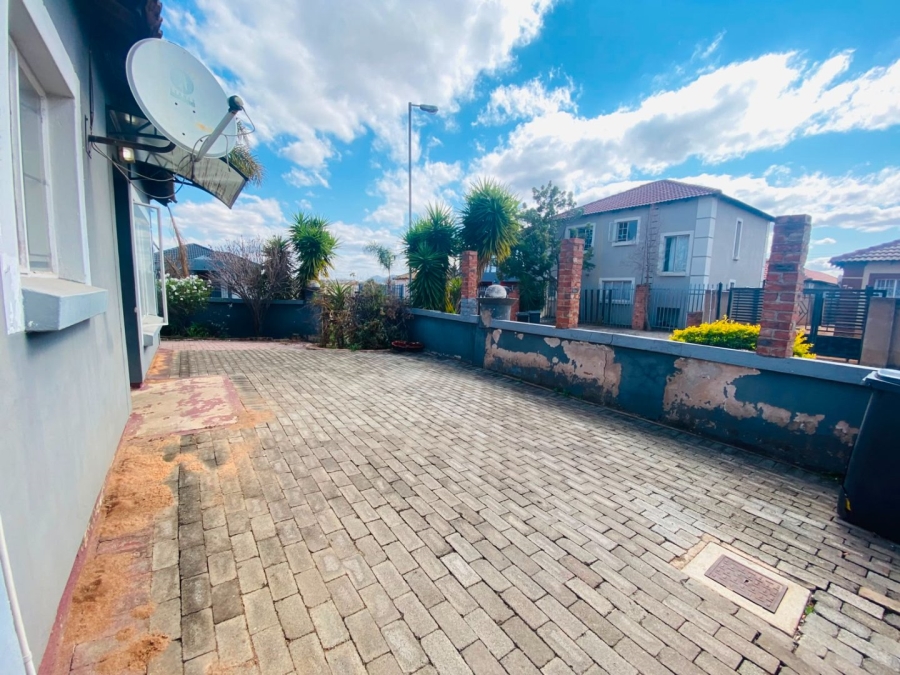 3 Bedroom Property for Sale in Nkwe Estate Gauteng