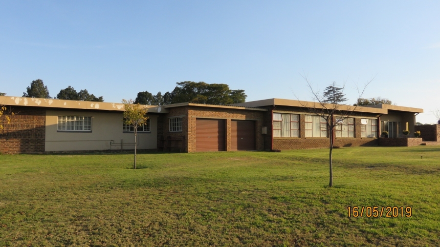 5 Bedroom Property for Sale in Theoville Gauteng