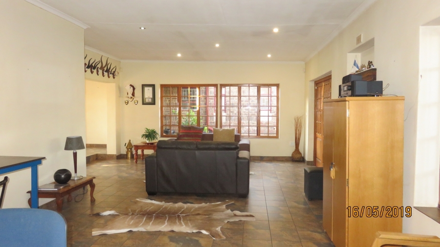 5 Bedroom Property for Sale in Theoville Gauteng