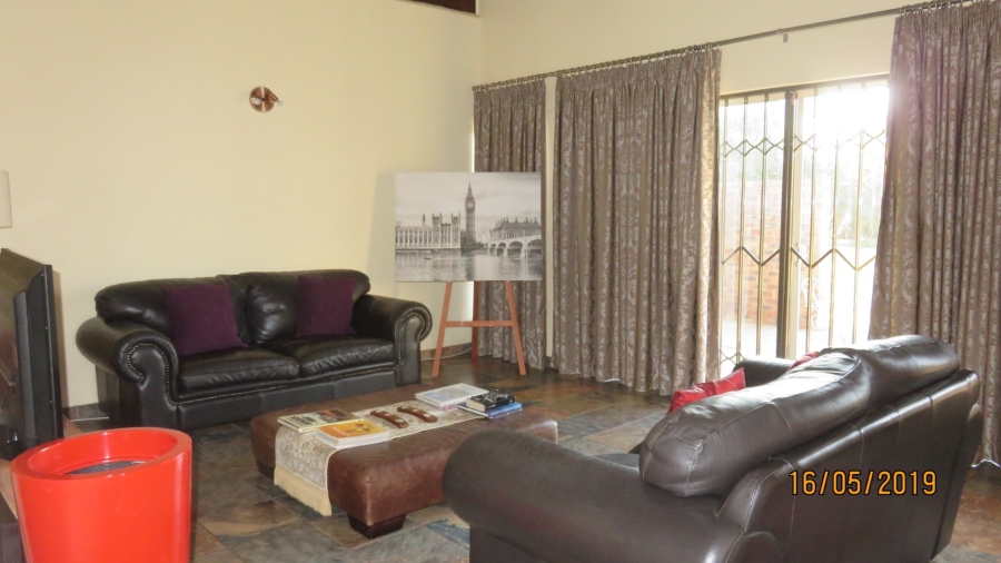 5 Bedroom Property for Sale in Theoville Gauteng