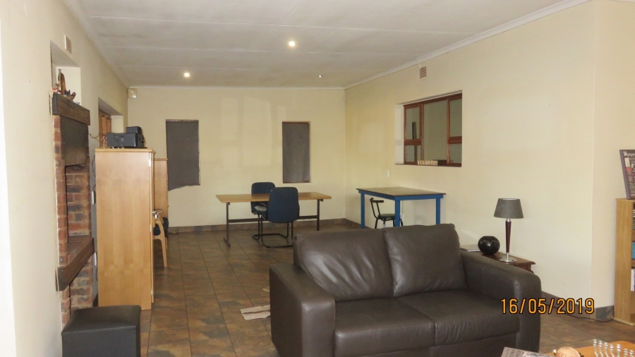 5 Bedroom Property for Sale in Theoville Gauteng
