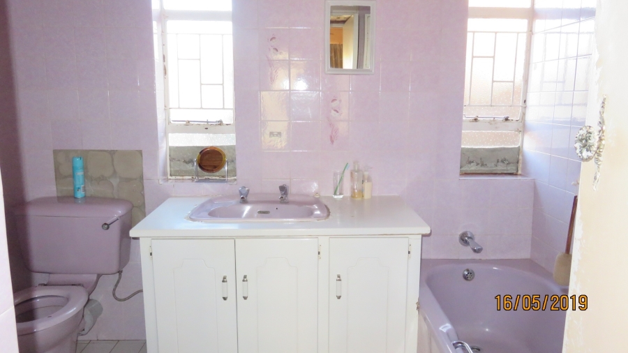 5 Bedroom Property for Sale in Theoville Gauteng