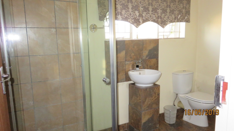 5 Bedroom Property for Sale in Theoville Gauteng