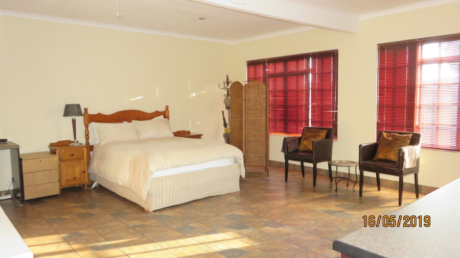 5 Bedroom Property for Sale in Theoville Gauteng