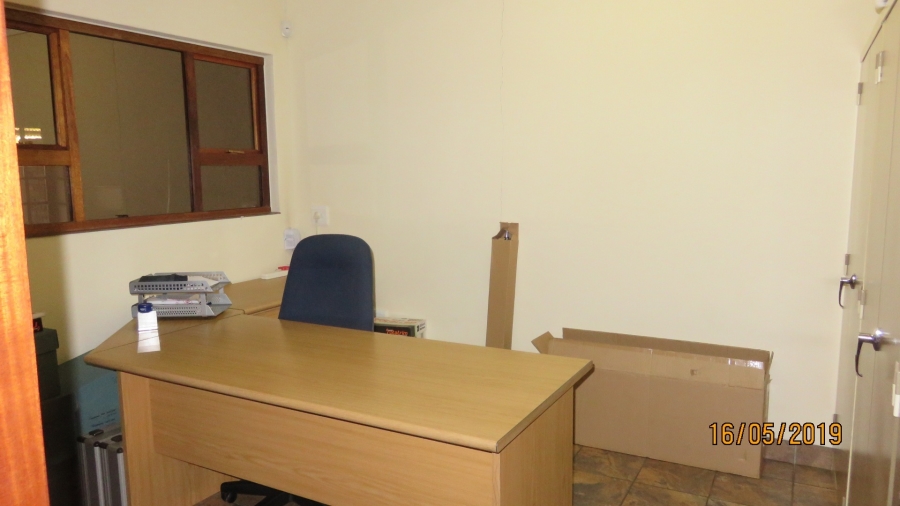 5 Bedroom Property for Sale in Theoville Gauteng