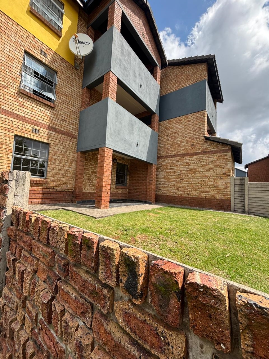 To Let 2 Bedroom Property for Rent in Noordwyk Gauteng