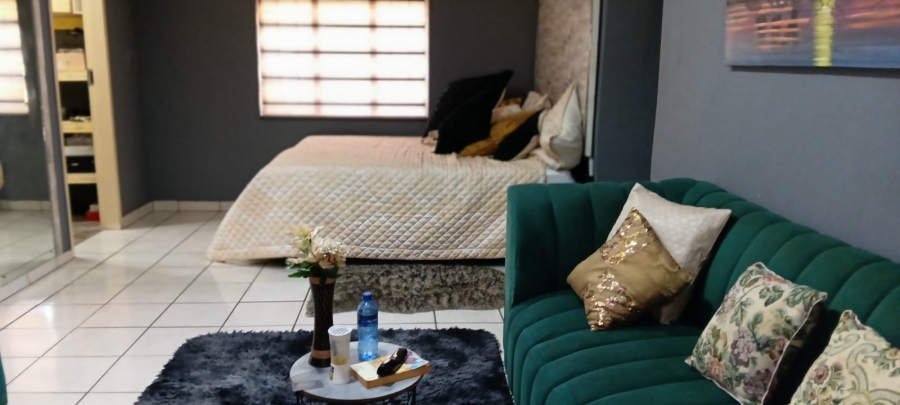 5 Bedroom Property for Sale in Pretoria North Gauteng