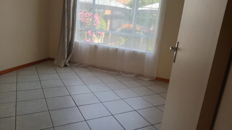 2 Bedroom Property for Sale in Glen Marais Gauteng