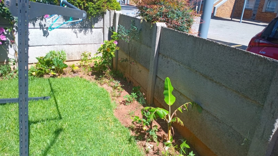 2 Bedroom Property for Sale in Glen Marais Gauteng