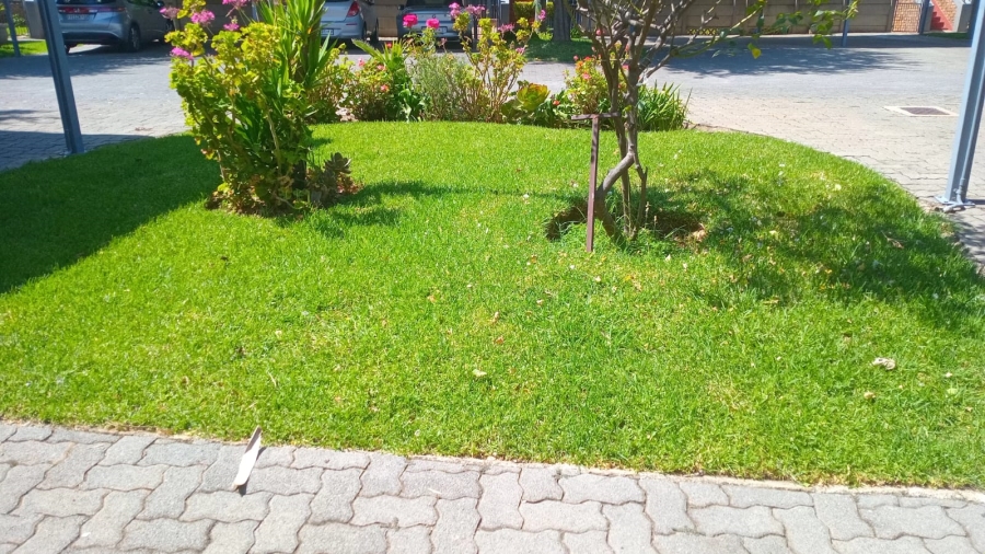 2 Bedroom Property for Sale in Glen Marais Gauteng