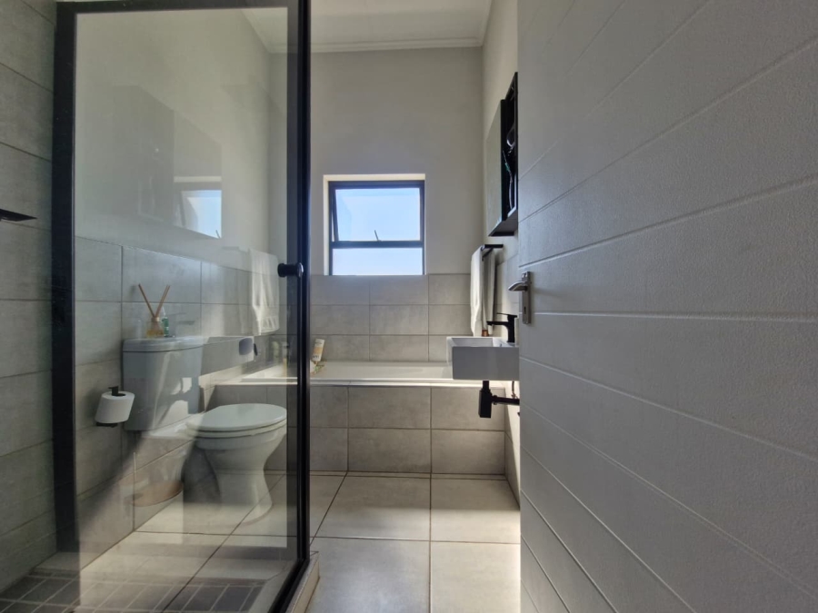 To Let 2 Bedroom Property for Rent in Pinehaven Gauteng