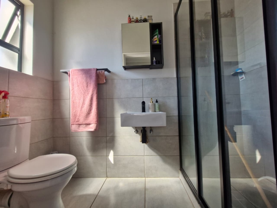 To Let 2 Bedroom Property for Rent in Pinehaven Gauteng