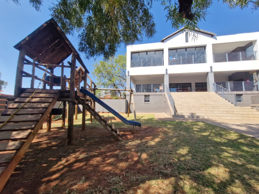 To Let 2 Bedroom Property for Rent in Pinehaven Gauteng