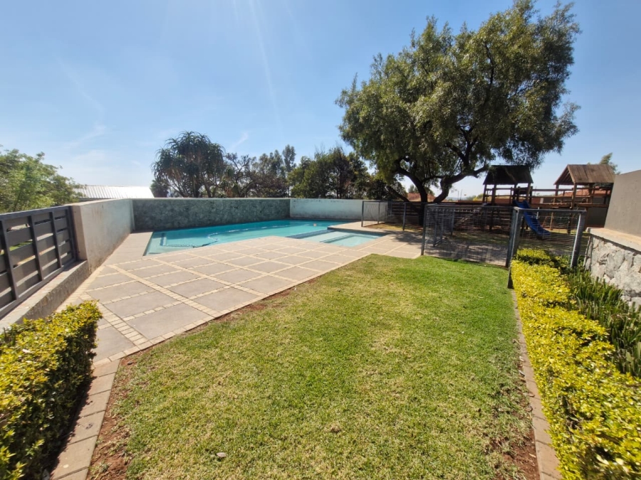 To Let 2 Bedroom Property for Rent in Pinehaven Gauteng