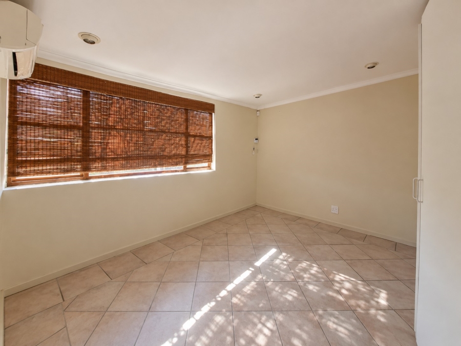 To Let 2 Bedroom Property for Rent in Bryanston Gauteng