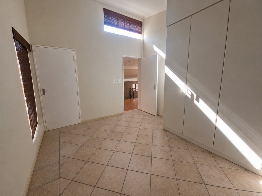 To Let 2 Bedroom Property for Rent in Bryanston Gauteng