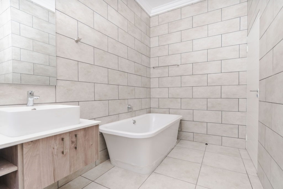 3 Bedroom Property for Sale in Six Fountains Estate Gauteng