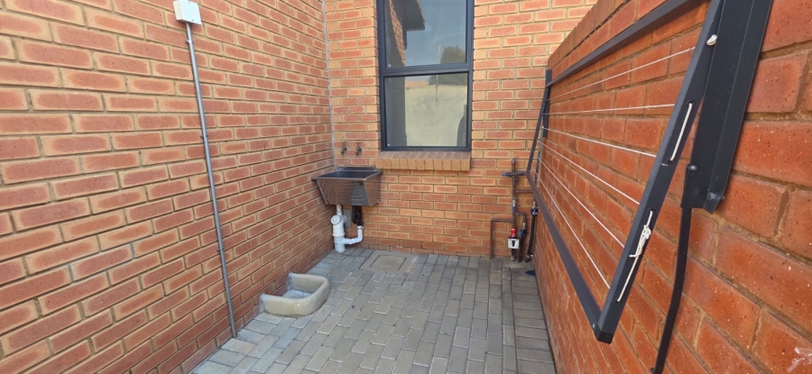 3 Bedroom Property for Sale in Six Fountains Estate Gauteng