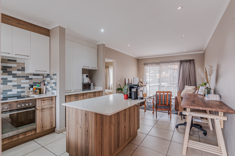 1 Bedroom Property for Sale in Die Hoewes Gauteng