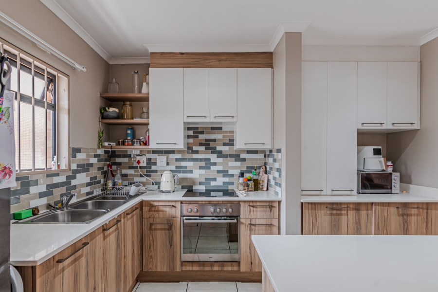 1 Bedroom Property for Sale in Die Hoewes Gauteng