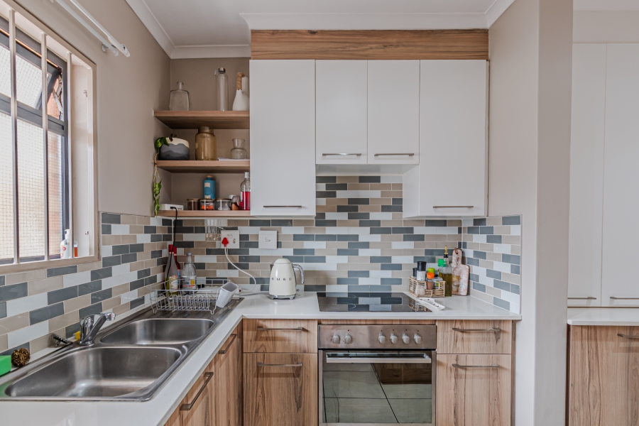 1 Bedroom Property for Sale in Die Hoewes Gauteng