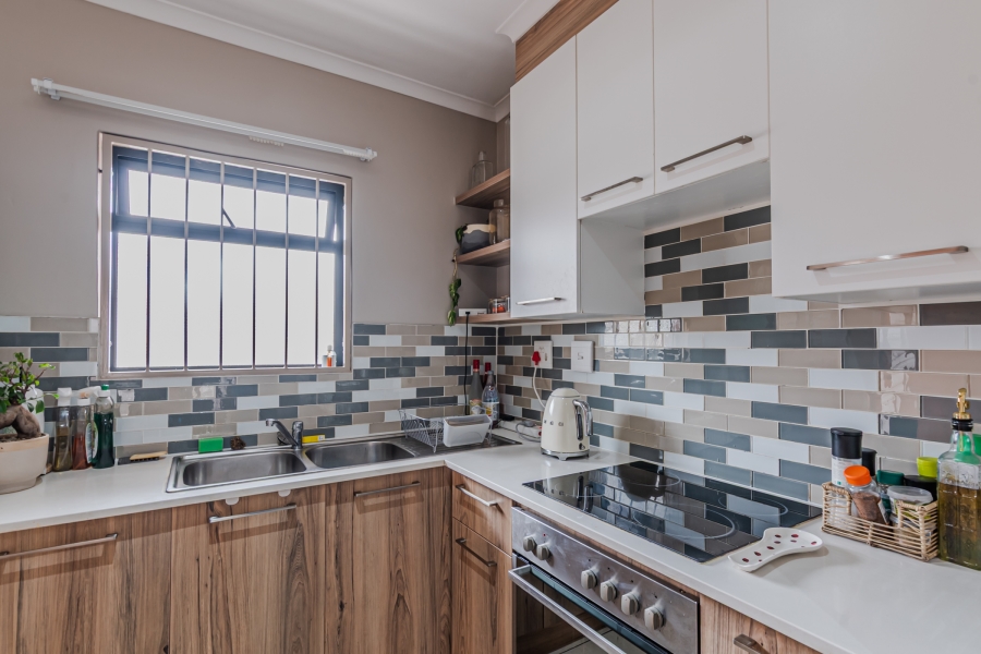 1 Bedroom Property for Sale in Die Hoewes Gauteng