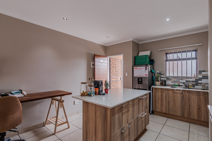 1 Bedroom Property for Sale in Die Hoewes Gauteng