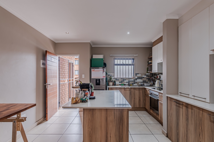 1 Bedroom Property for Sale in Die Hoewes Gauteng