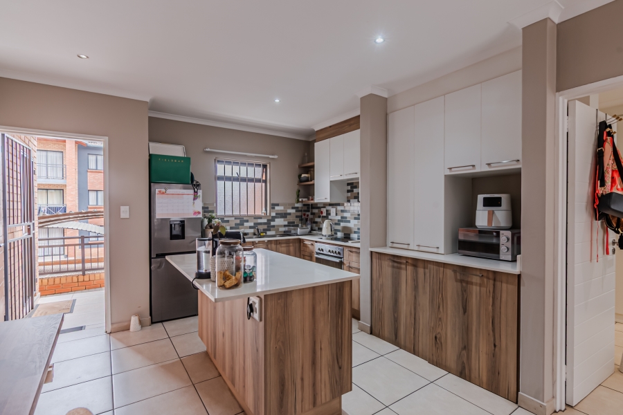 1 Bedroom Property for Sale in Die Hoewes Gauteng