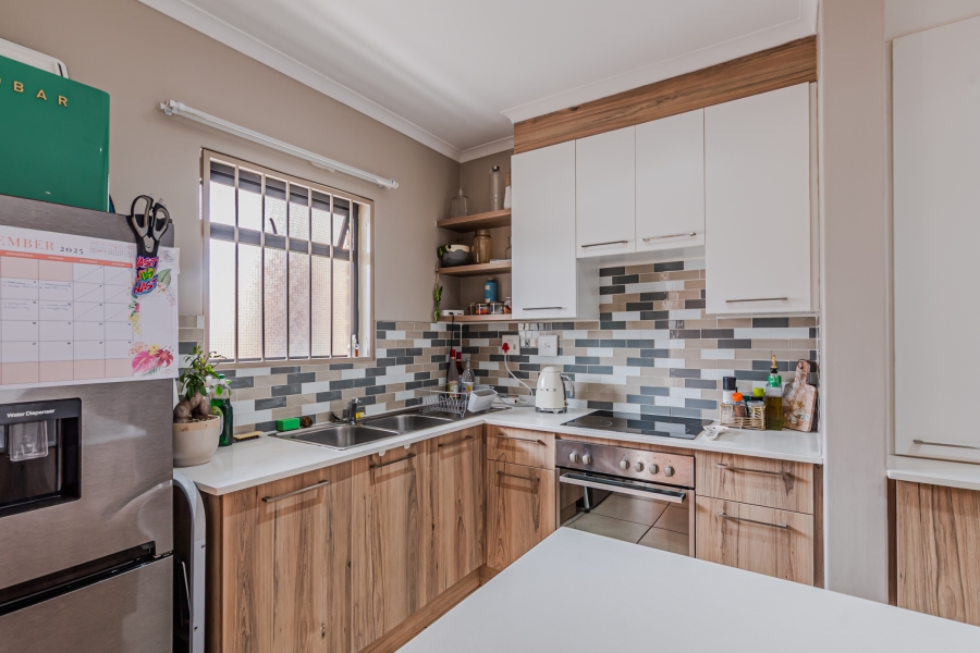 1 Bedroom Property for Sale in Die Hoewes Gauteng