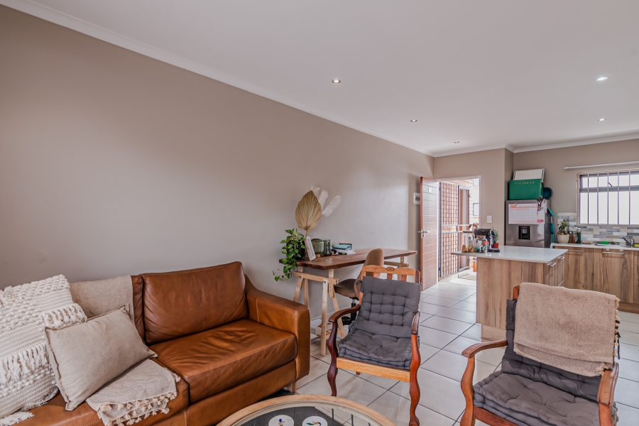 1 Bedroom Property for Sale in Die Hoewes Gauteng